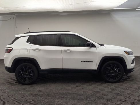 Used 2025 Jeep Compass Latitude w/ Altitude Special Edition image 7