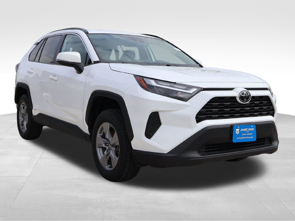 Used 2025 Toyota RAV4 XLE AWD/4WD image 6