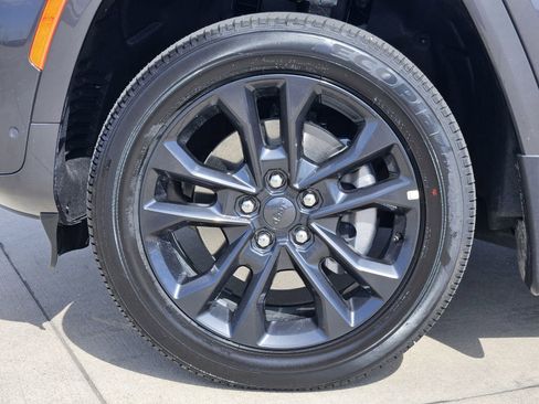 New 2026 Jeep Grand Cherokee L Limited image 12