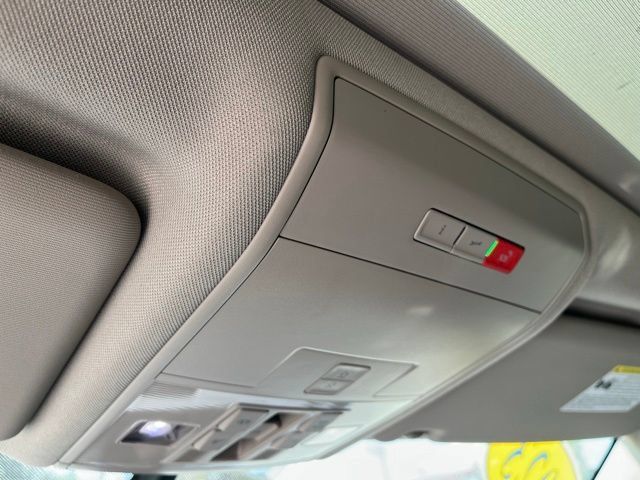 Used 2023 Volkswagen Atlas SE w/ Panoramic Sunroof Package FWD image 32