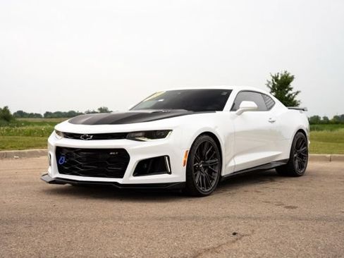 Used 2019 Chevrolet Camaro ZL1 RWD image 2