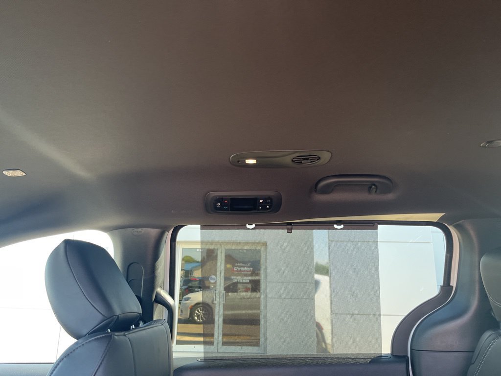 New 2025 Chrysler Pacifica Select AWD/4WD image 9