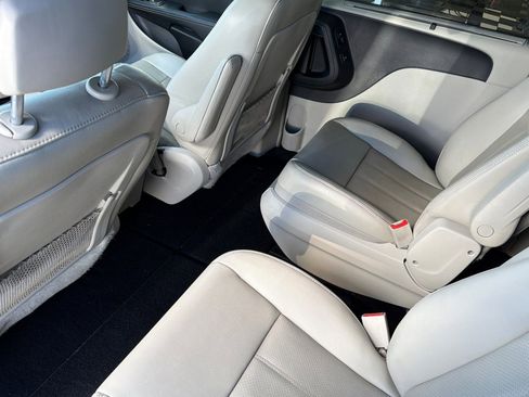 Used 2012 Chrysler Town & Country Touring-L w/ Entertainment Group #2 FWD image 13