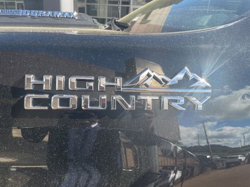 Used 2024 Chevrolet Silverado 2500 High Country w/ High Country Premium Package image 2