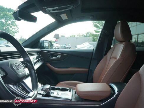 Used 2019 Audi Q8 Premium Plus w/ Premium Plus AWD/4WD image 20