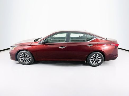 Used 2024 Nissan Altima 2.5 SV image 4