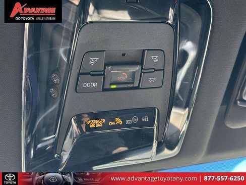 Certified 2023 Toyota Venza XLE AWD/4WD image 39