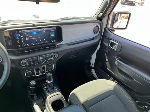 Used 2024 Jeep Wrangler Unlimited AWD/4WD image 11