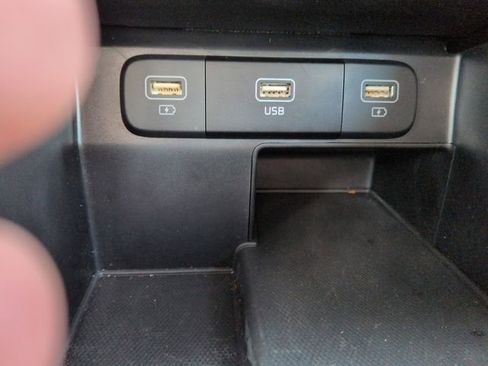 Used 2023 Kia Sorento LX image 30