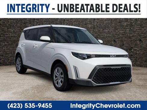 Used 2024 Kia Soul LX FWD image 1