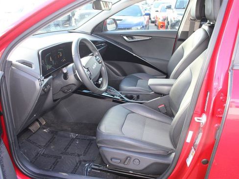 Used 2023 Kia Niro EX image 10