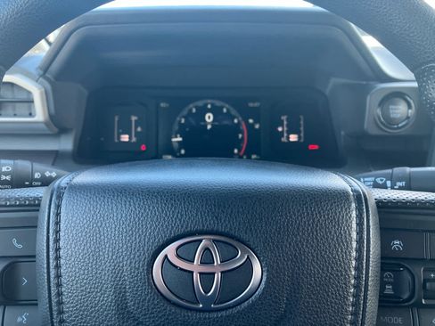 Used 2025 Toyota Tacoma SR5 AWD/4WD image 15