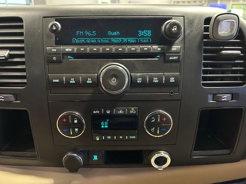 Used 2008 GMC Sierra 1500 SLE w/ Sierra NFL Edition RWD image 13