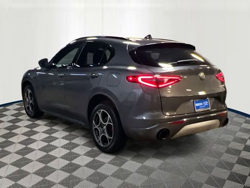 Used 2023 Alfa Romeo Stelvio Ti image 4