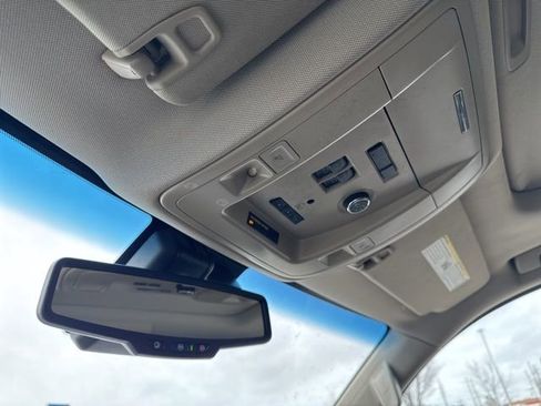 Used 2017 Chevrolet Suburban Premier image 18