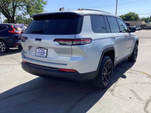 Used 2025 Jeep Grand Cherokee L Laredo AWD/4WD image 15