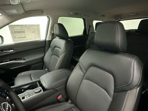 New 2026 Nissan Pathfinder SL AWD/4WD image 9