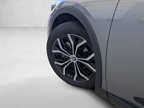 Certified 2023 Toyota Crown Limited image 10