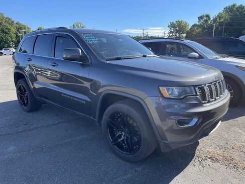 Used 2017 Jeep Grand Cherokee Laredo AWD/4WD image 1