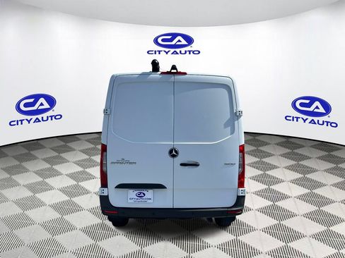 Used 2022 Mercedes-Benz Sprinter 1500 image 5