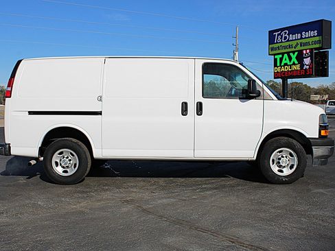 Used 2021 Chevrolet Express 2500 w/ Driver Convenience Package image 8