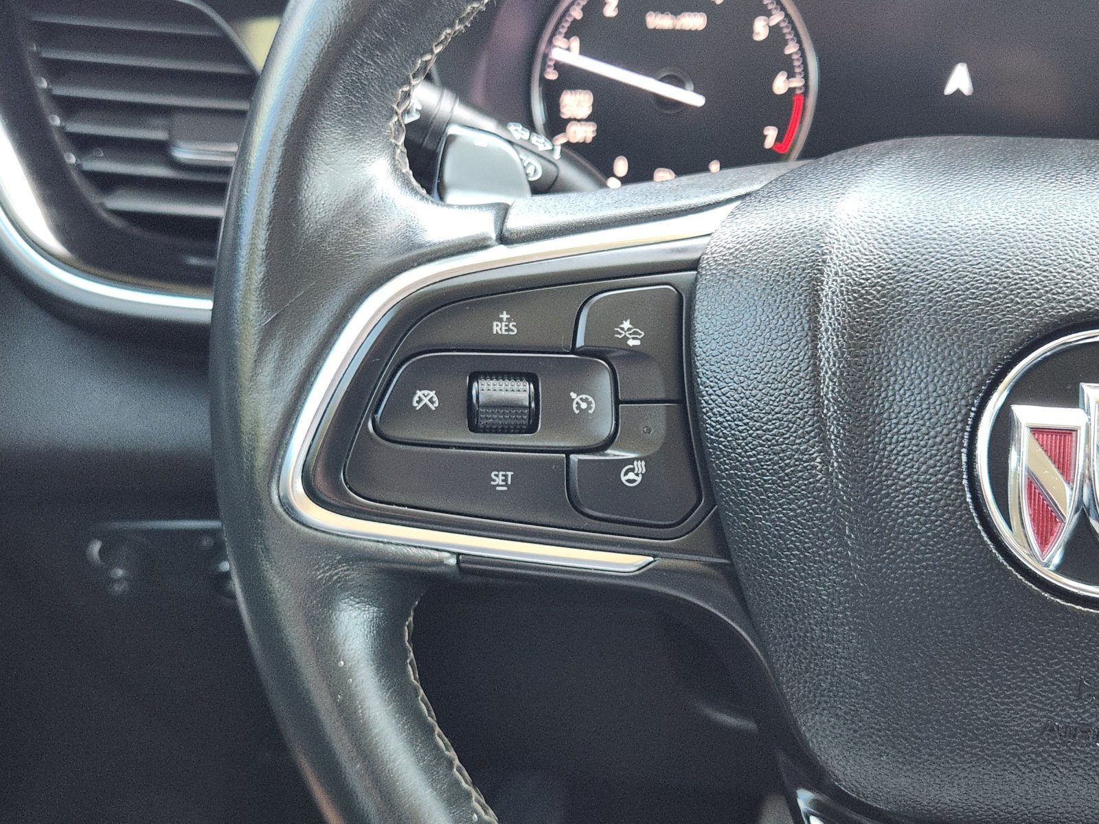 Used 2023 Buick Envision Avenir FWD image 32