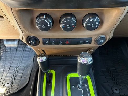 Used 2012 Jeep Wrangler Unlimited Rubicon w/ Dual Top Group AWD/4WD image 10