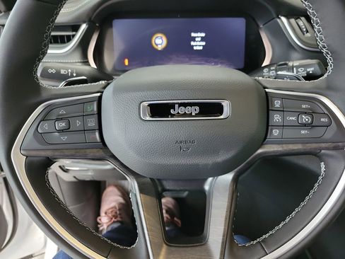 New 2025 Jeep Grand Cherokee L Limited image 19