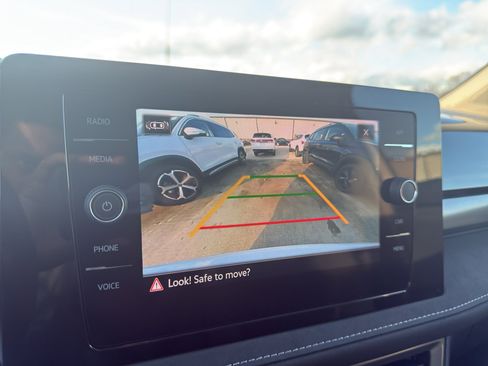 New 2026 Volkswagen Taos SE FWD image 18