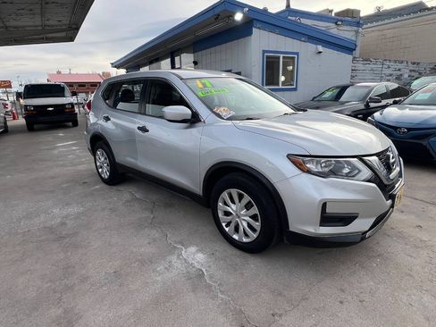 Used 2017 Nissan Rogue S FWD image 2