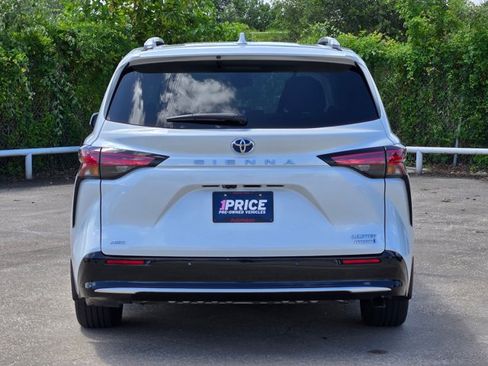 Used 2023 Toyota Sienna Limited AWD/4WD image 6
