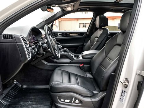 Used 2021 Porsche Cayenne AWD/4WD image 4
