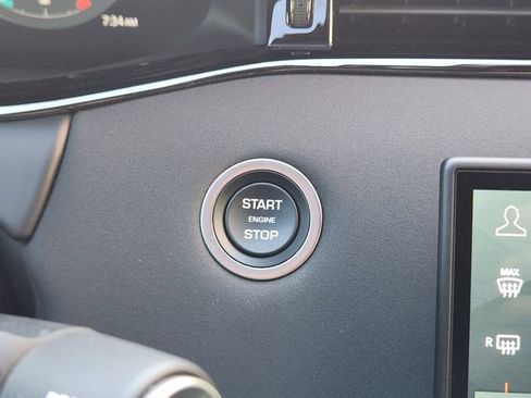 Certified 2025 Land Rover Range Rover Evoque Dynamic SE image 20