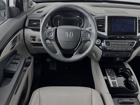 Used 2016 Honda Pilot Touring image 23
