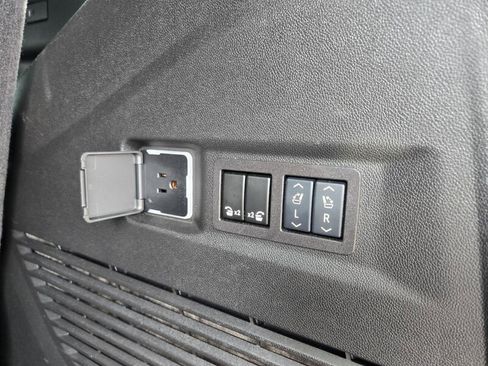 Used 2024 Chevrolet Tahoe Premier image 8