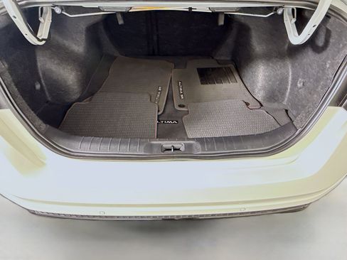 Used 2024 Nissan Altima 2.5 SR FWD image 35