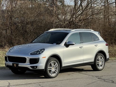 Used 2016 Porsche Cayenne image 1