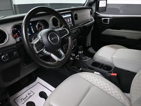 Used 2023 Jeep Gladiator Overland AWD/4WD image 18