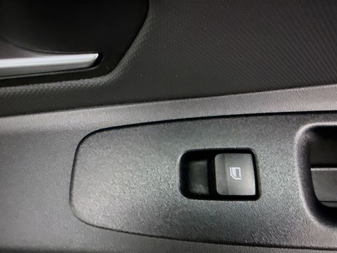 Used 2025 Hyundai Elantra SEL image 31