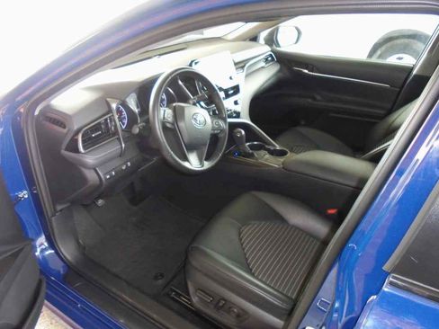 Used 2023 Toyota Camry SE w/ Convenience Package image 7