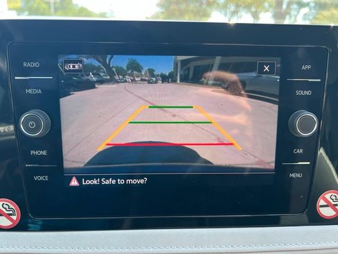 Used 2025 Volkswagen Taos SE FWD image 19