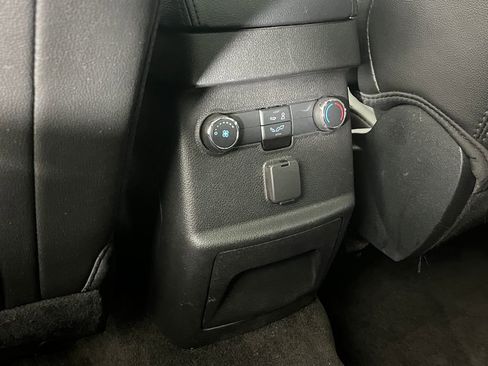 Used 2018 Ford Explorer XLT w/ Equipment Group 202A AWD/4WD image 29