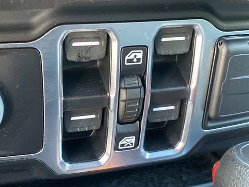 Used 2024 Jeep Wrangler Unlimited Sport AWD/4WD image 32