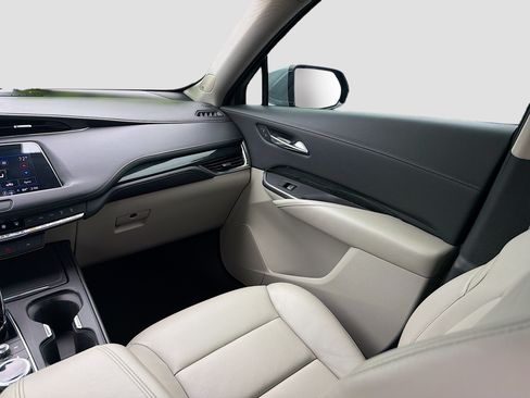 Used 2023 Cadillac XT4 Premium Luxury FWD image 23