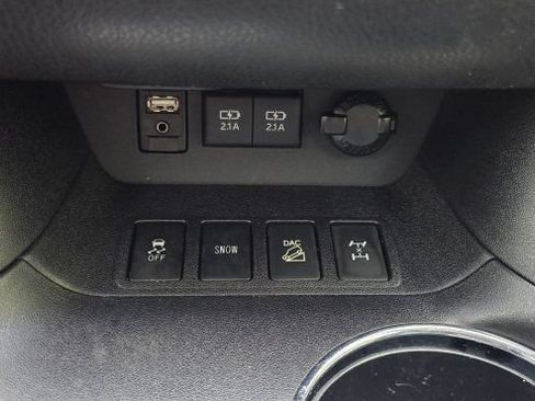 Used 2017 Toyota Highlander SE AWD/4WD image 25