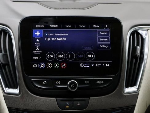 Used 2024 Chevrolet Malibu LT image 3