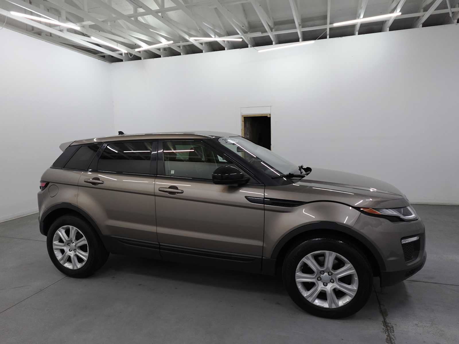 Used 2016 Land Rover Range Rover Evoque SE AWD/4WD image 4