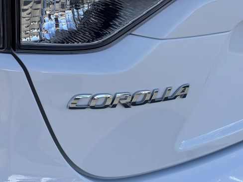 Used 2021 Toyota Corolla LE image 11