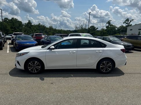 Used 2023 Kia Forte LXS w/ LXS Technology Package FWD image 4