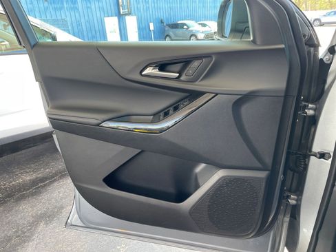 Used 2025 Chevrolet Equinox LT image 18